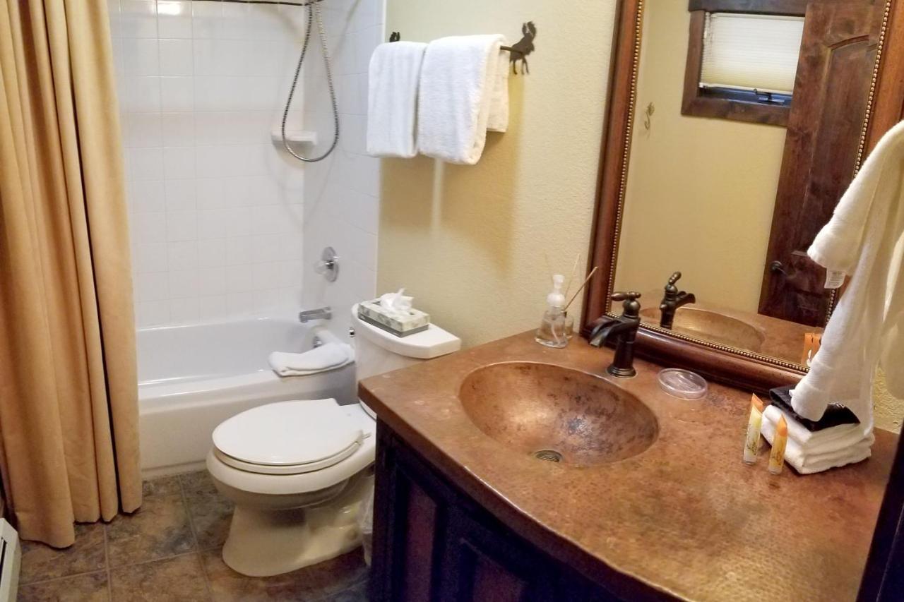 Pinecreek #E - 3 Bedroom - Pool And Hot Tub Access - Close To Town - Shuttle To Slopes Breckenridge Exteriör bild